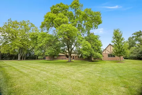 Exterior - 1899 Hilltop Ln, Bannockburn, IL 60015 photo 11 of 20