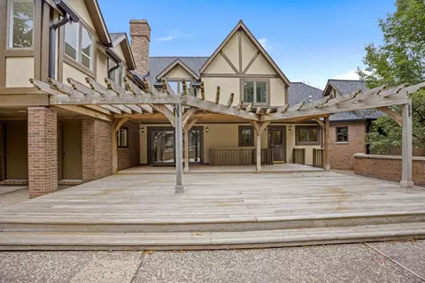 Exterior - 1899 Hilltop Ln, Bannockburn, IL 60015 photo 7 of 20