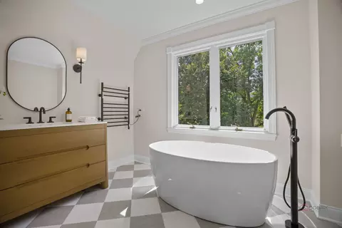 Bath - 1899 Hilltop Ln, Bannockburn, IL 60015 photo 4 of 4
