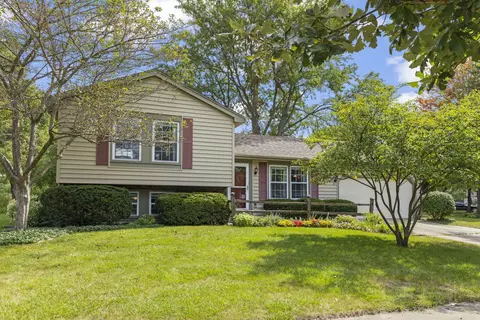 30 W241 Bedford Ln, Warrenville, IL 60555