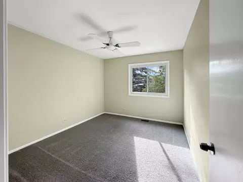 Bedroom - 647 Darien Ct, Hoffman Estates, IL 60169 photo 4 of 7