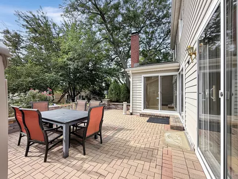 Exterior - 647 Darien Ct, Hoffman Estates, IL 60169 photo 4 of 5