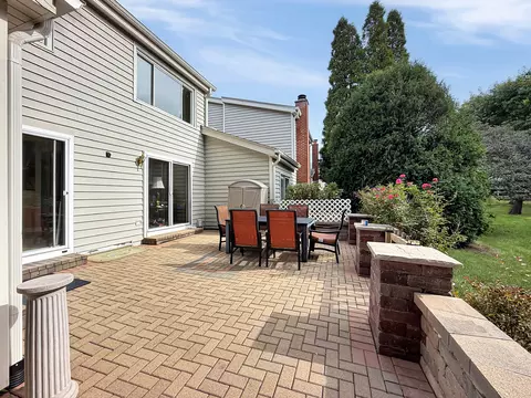 Exterior - 647 Darien Ct, Hoffman Estates, IL 60169 photo 2 of 5