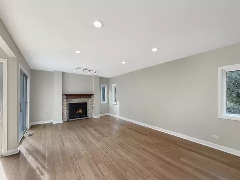Living - 647 Darien Ct, Hoffman Estates, IL 60169 photo 2 of 4