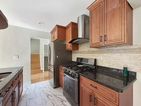 Kitchen - 647 Darien Ct, Hoffman Estates, IL 60169 photo 1 of 2