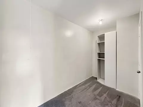 Bedroom - 647 Darien Ct, Hoffman Estates, IL 60169 photo 3 of 7