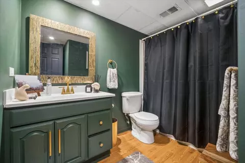 Bath - Undisclosed, Mchenry, IL 60050 photo 1 of 4
