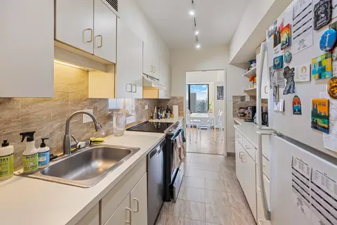 Kitchen - 175 E Delaware Pl #8608, Chicago, IL 60611 photo 1 of 2