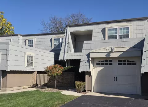 640 Burgundy Ct #D, Elk Grove Village, IL 60007