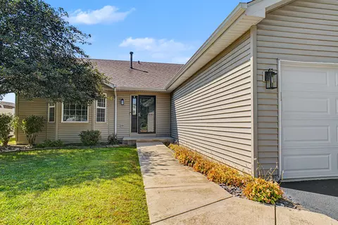 1717 Parkside Dr, Plainfield, IL 60586 photo 2