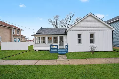 205 E Taylor St, Grant Park, IL 60940
