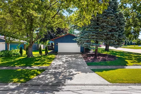 Exterior - 5 Redstart Rd, Naperville, IL 60565 photo 8 of 8