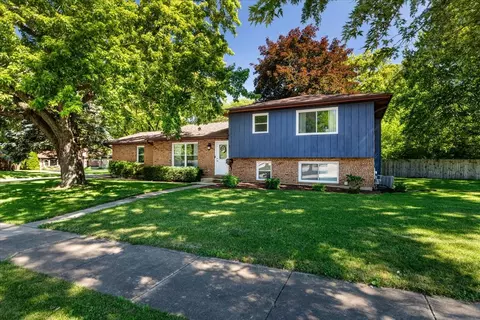 Exterior - 5 Redstart Rd, Naperville, IL 60565 photo 2 of 8