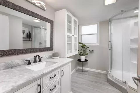 Bath - 5 Redstart Rd, Naperville, IL 60565 photo 1 of 3