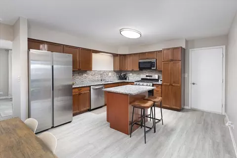 Kitchen - 5 Redstart Rd, Naperville, IL 60565 photo 2 of 4