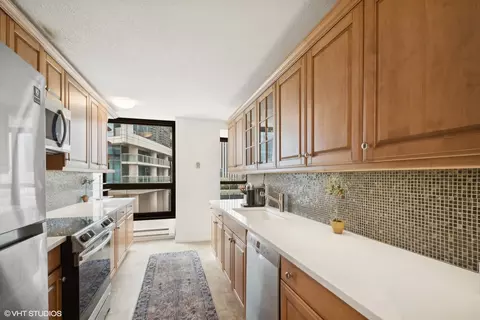 Kitchen - 360 E Randolph St #405, Chicago, IL 60601 photo 1 of 3
