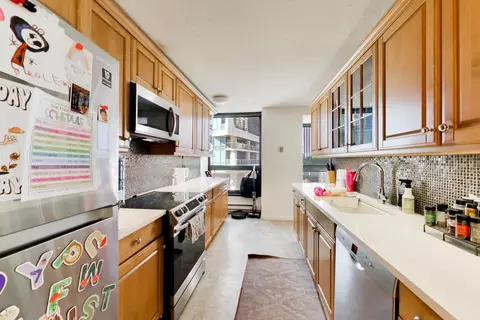 Kitchen - 360 E Randolph St #405, Chicago, IL 60601 photo 2 of 3