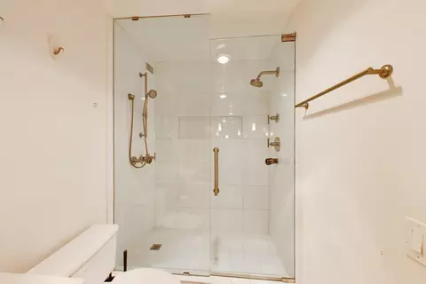 Bath - 360 E Randolph St #405, Chicago, IL 60601 photo 2 of 3