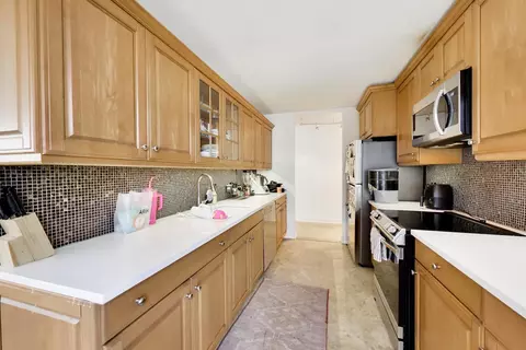 Kitchen - 360 E Randolph St #405, Chicago, IL 60601 photo 3 of 3