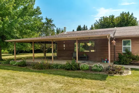 Exterior - 608 N 2nd St, Holcomb, IL 61043 photo 3 of 13