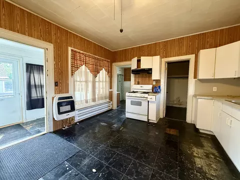 Kitchen - 154 E Third St, Manteno, IL 60950 photo 2 of 3