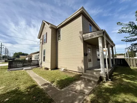 Exterior - 154 E Third St, Manteno, IL 60950 photo 3 of 9