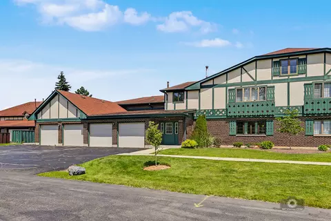 11657 S Matterhorn Cir #102, Palos Park, IL 60464