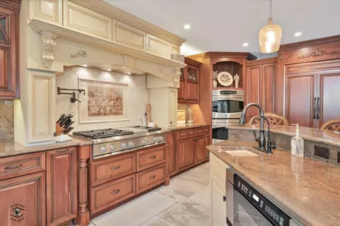 Kitchen - 11646 Kluth Ct, Mokena, IL 60448 photo 2 of 2