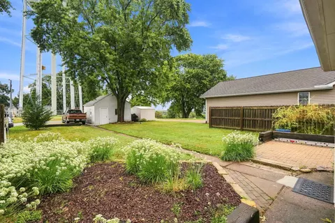 Exterior - 913 3rd Ave, Silvis, IL 61282 photo 4 of 6