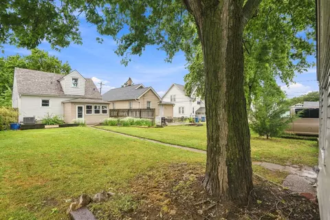 Exterior - 913 3rd Ave, Silvis, IL 61282 photo 3 of 6