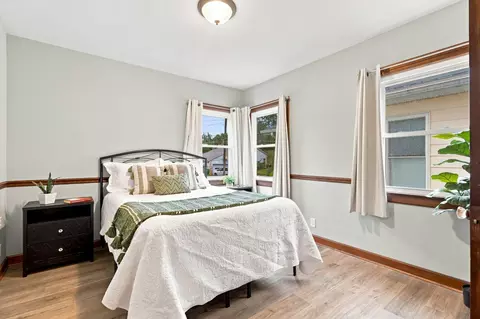 Bedroom - 913 3rd Ave, Silvis, IL 61282 photo 5 of 6