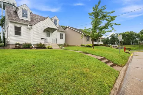 Exterior - 913 3rd Ave, Silvis, IL 61282 photo 2 of 6
