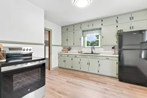 Kitchen - 913 3rd Ave, Silvis, IL 61282 photo 1 of 2
