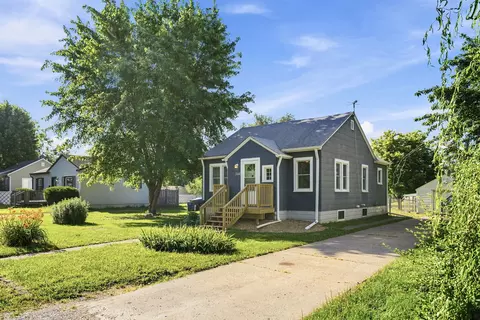 Exterior - 2618 38th Ave, Moline, IL 61265 photo 2 of 4