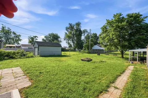 Exterior - 2618 38th Ave, Moline, IL 61265 photo 3 of 4