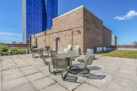 Exterior - 320 E 21st St #807, Chicago, IL 60616 photo 3 of 6