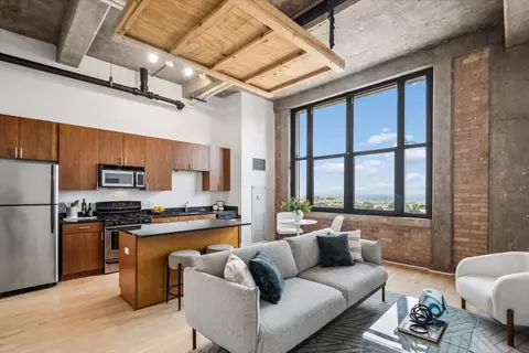 Living - 320 E 21st St #807, Chicago, IL 60616 photo 1 of 4