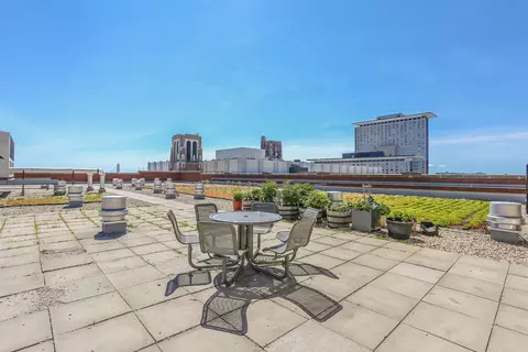 Exterior - 320 E 21st St #807, Chicago, IL 60616 photo 5 of 6