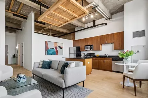 Living - 320 E 21st St #807, Chicago, IL 60616 photo 4 of 4