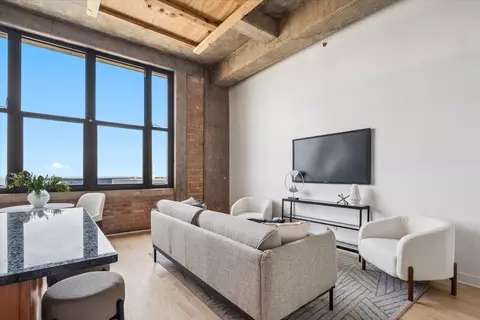 Living - 320 E 21st St #807, Chicago, IL 60616 photo 2 of 4