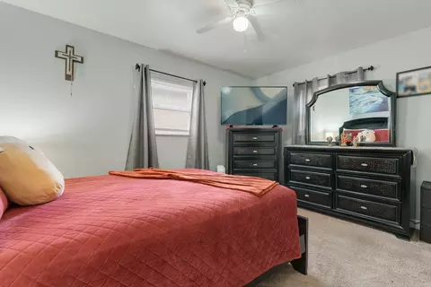 Bedroom - 4605 Warsaw Ave, Lyons, IL 60534 photo 4 of 4
