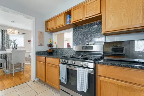 Kitchen - 4605 Warsaw Ave, Lyons, IL 60534 photo 4 of 4