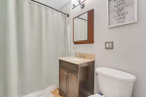 Bath - 4605 Warsaw Ave, Lyons, IL 60534 photo 2 of 2