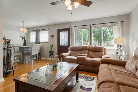 Living - 4605 Warsaw Ave, Lyons, IL 60534 photo 3 of 3