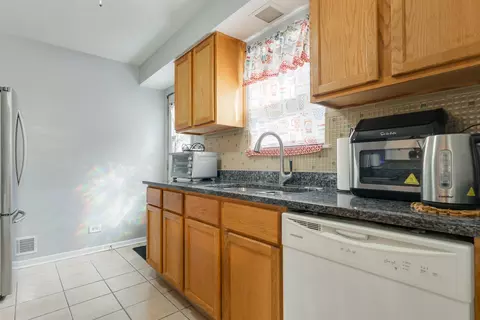 Kitchen - 4605 Warsaw Ave, Lyons, IL 60534 photo 2 of 4