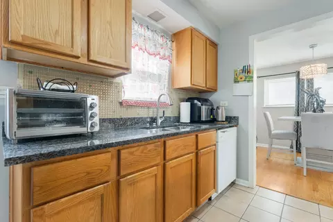 Kitchen - 4605 Warsaw Ave, Lyons, IL 60534 photo 3 of 4