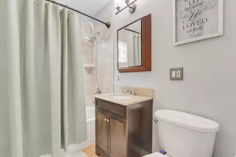 Bath - 4605 Warsaw Ave, Lyons, IL 60534 photo 1 of 2