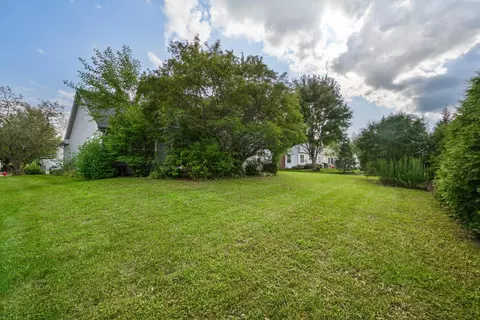 Exterior - 5282 Galloway Dr, Hoffman Estates, IL 60192 photo 3 of 4