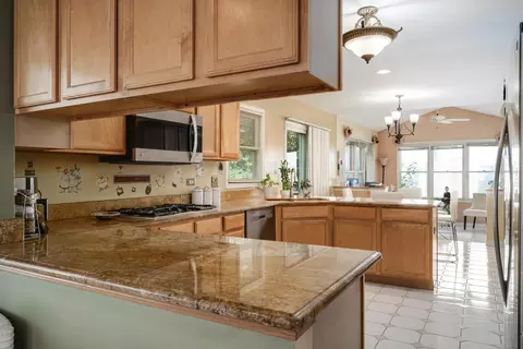 Kitchen - 5282 Galloway Dr, Hoffman Estates, IL 60192 photo 1 of 5
