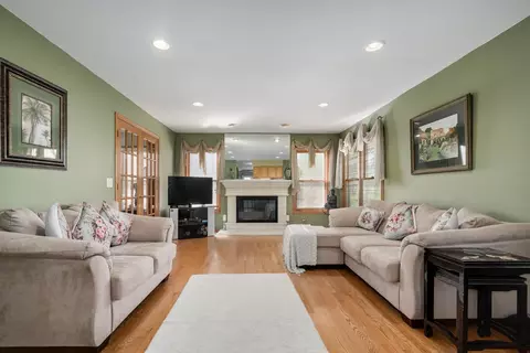 Other - 5282 Galloway Dr, Hoffman Estates, IL 60192 photo 3 of 8